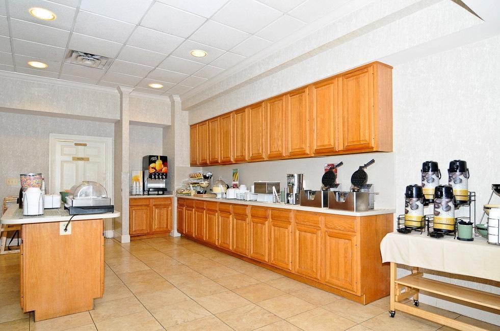 Quality Inn Near Joint Base Andrews-Washington Area Camp Springs Exteriör bild